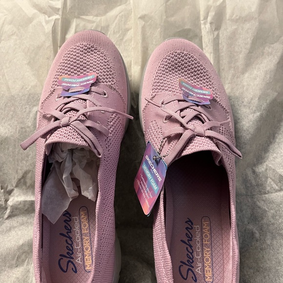 Ladies Skechers with memory foam - Picture 3 of 7